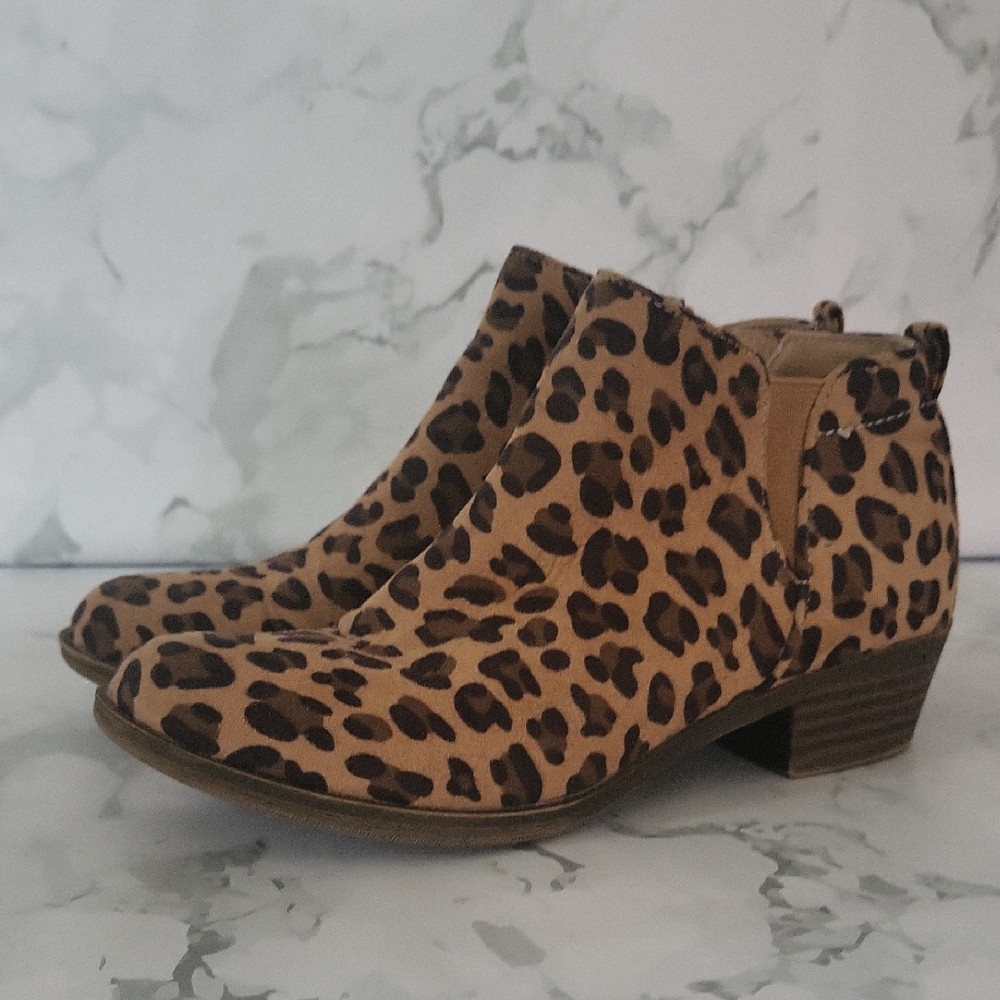Treasure & Bond Kids Leopard print booties